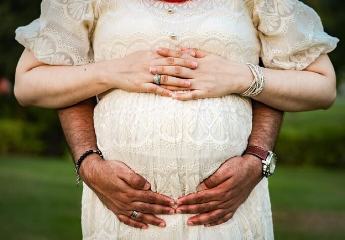 First Signs of Pregnancy: A Complete Guide to Early Symptoms